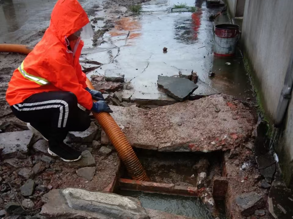 延平专业清理污水池 炜誉市政以规范流程守护城市 “肠道”