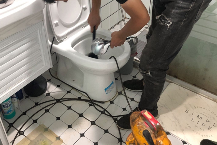 延平马桶堵塞自己疏通还是找师傅?专业上门服务让你省时更省心